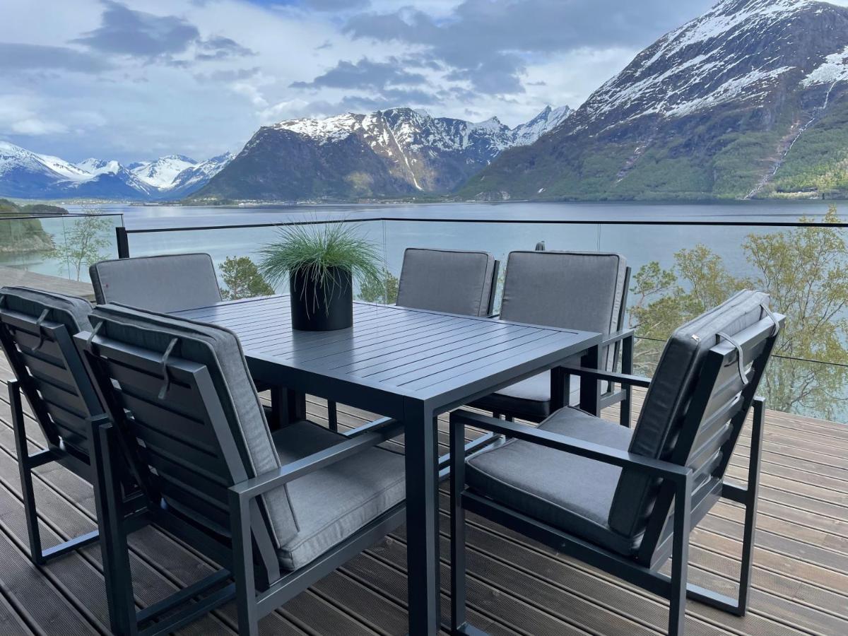 Villa Kristina / Andalsnes Torvik Exterior photo
